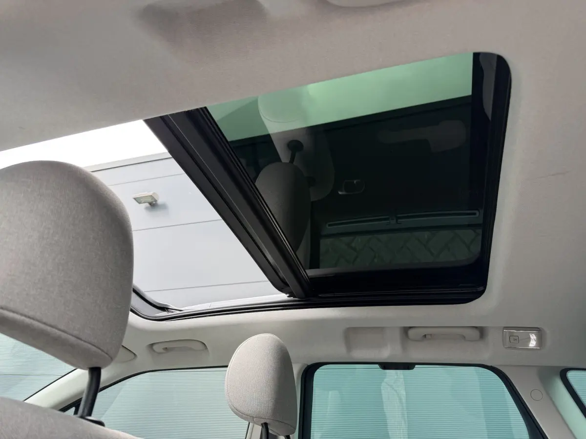 130pk Shine (Elektrisch Schuifdak - Keyless Entry - Camera - Parkeersensoren V+A - Automatische Airco - Navigatie - Apple Carplay)