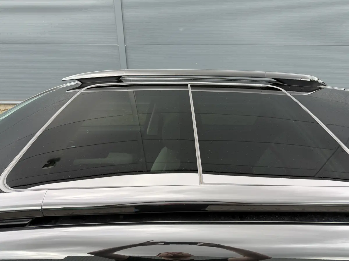 130pk Shine (Elektrisch Schuifdak - Keyless Entry - Camera - Parkeersensoren V+A - Automatische Airco - Navigatie - Apple Carplay)