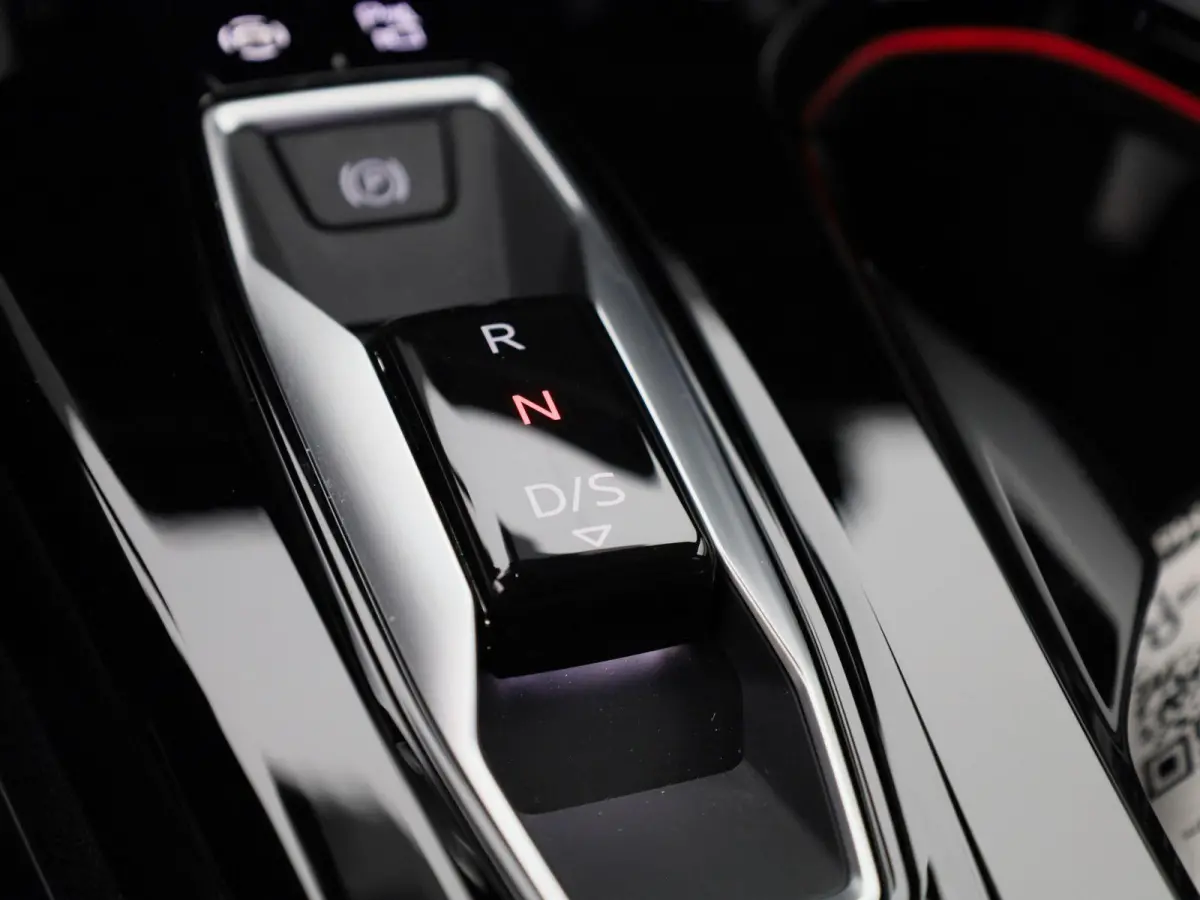 2.0 TFSI e-hybrid quattro S edition Competition 367 PK | S-line | 360 Camera | Trekhaak | Adaptive cruise control | Keyless | MMI bijrijdersdisplay | Apple Carplay | Android Auto | Lichtmeta