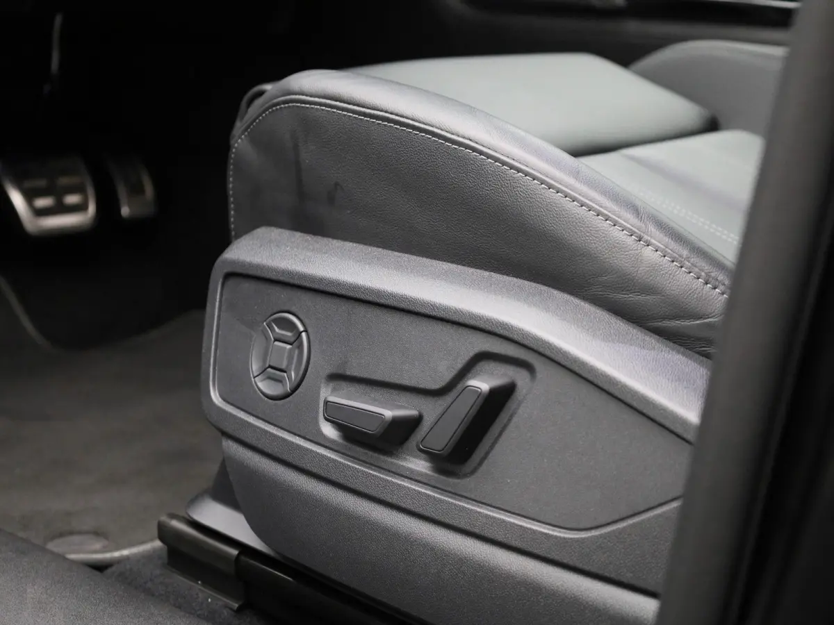 2.0 TFSI e-hybrid quattro S edition Competition 367 PK | S-line | 360 Camera | Trekhaak | Adaptive cruise control | Keyless | MMI bijrijdersdisplay | Apple Carplay | Android Auto | Lichtmeta