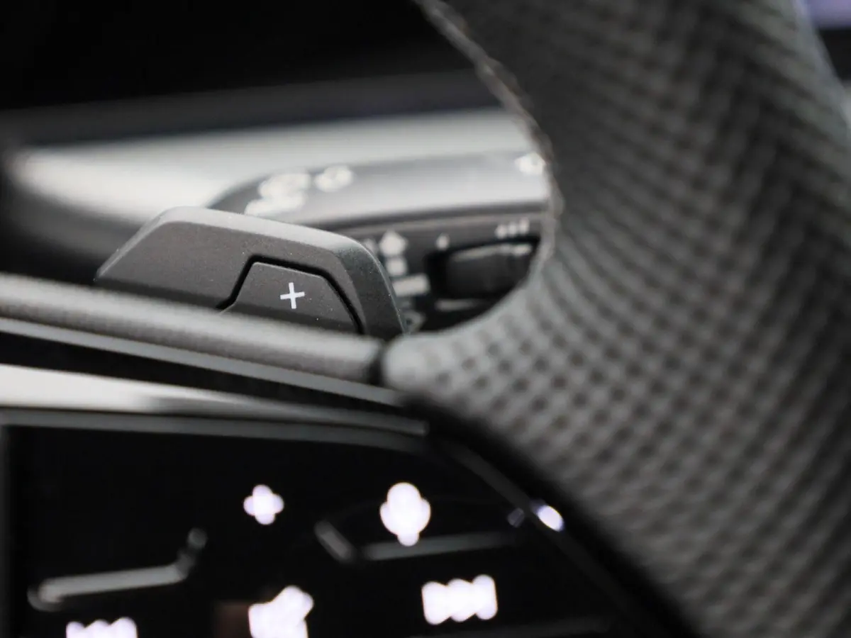2.0 TFSI e-hybrid quattro S edition Competition 367 PK | S-line | 360 Camera | Trekhaak | Adaptive cruise control | Keyless | MMI bijrijdersdisplay | Apple Carplay | Android Auto | Lichtmeta