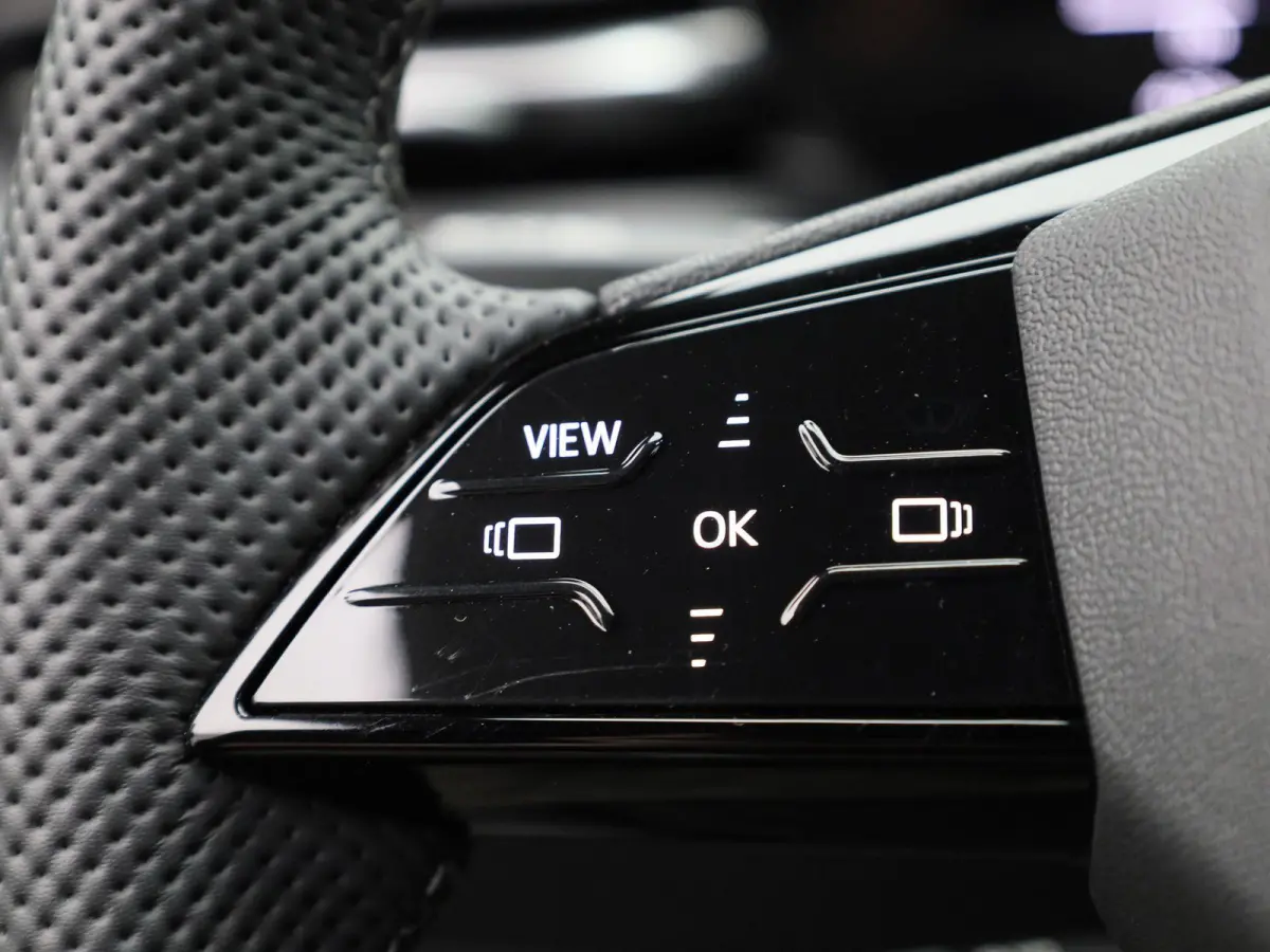 2.0 TFSI e-hybrid quattro S edition Competition 367 PK | S-line | 360 Camera | Trekhaak | Adaptive cruise control | Keyless | MMI bijrijdersdisplay | Apple Carplay | Android Auto | Lichtmeta