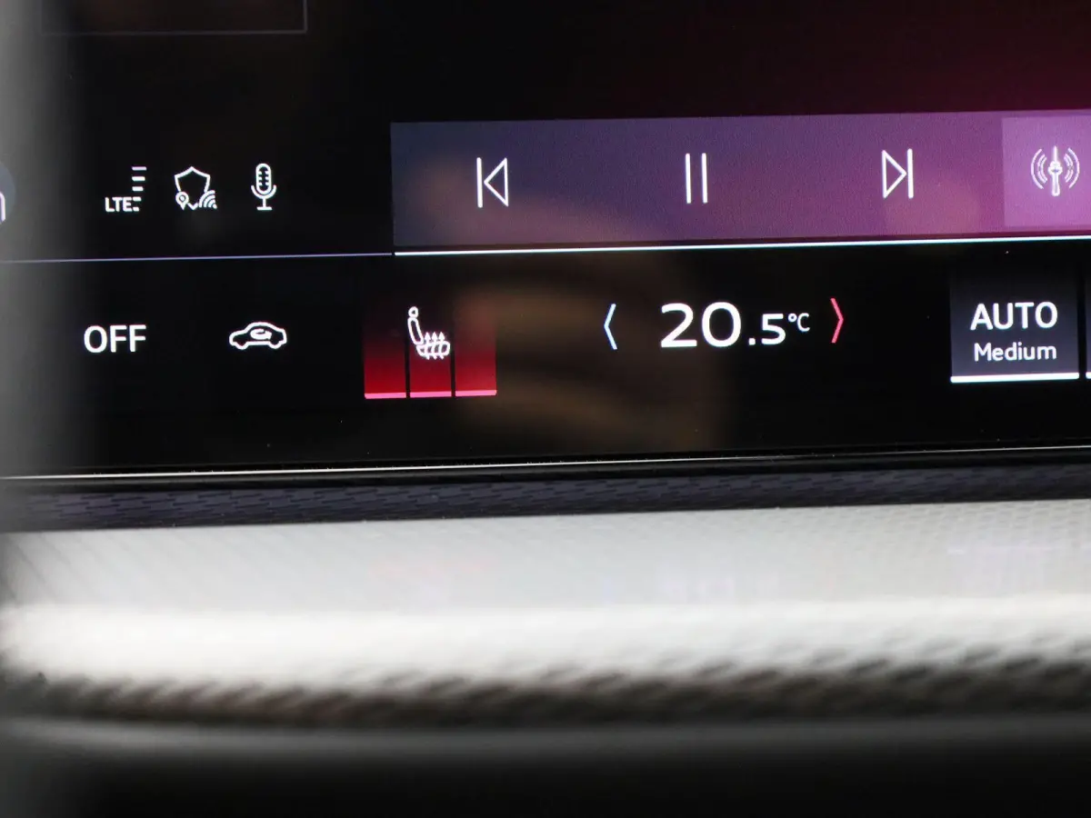 2.0 TFSI e-hybrid quattro S edition Competition 367 PK | S-line | 360 Camera | Trekhaak | Adaptive cruise control | Keyless | MMI bijrijdersdisplay | Apple Carplay | Android Auto | Lichtmeta