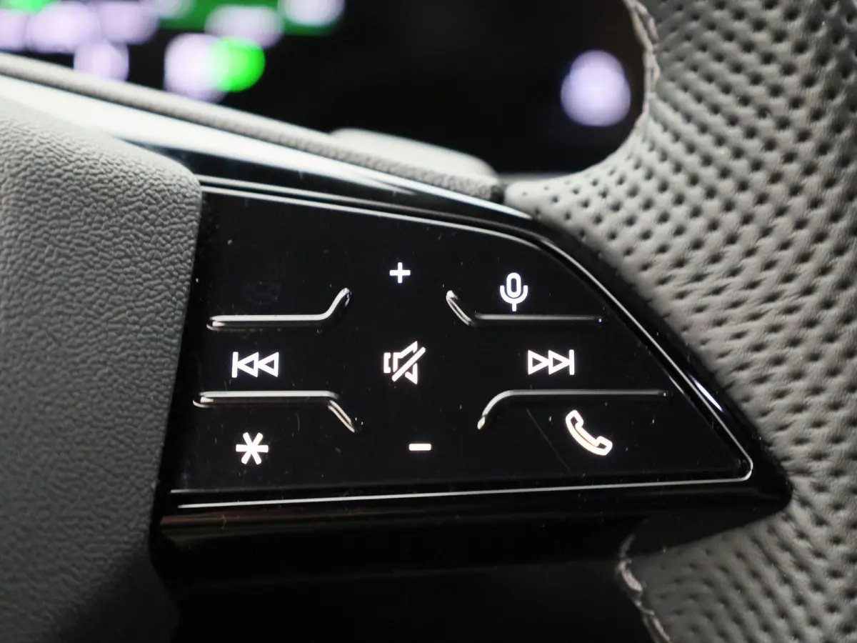 2.0 TFSI e-hybrid quattro S edition Competition 367 PK | S-line | 360 Camera | Trekhaak | Adaptive cruise control | Keyless | MMI bijrijdersdisplay | Apple Carplay | Android Auto | Lichtmeta