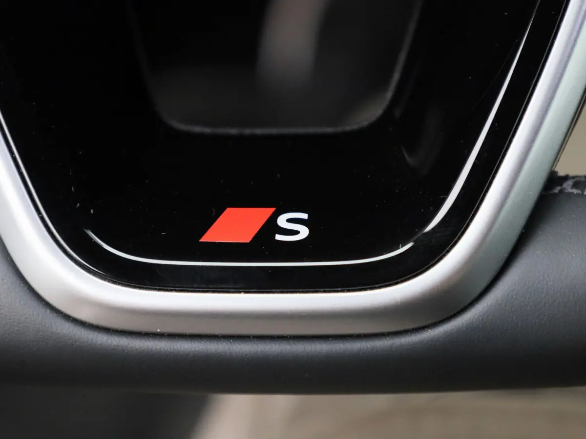 2.0 TFSI e-hybrid quattro S edition Competition 367 PK | S-line | 360 Camera | Trekhaak | Adaptive cruise control | Keyless | MMI bijrijdersdisplay | Apple Carplay | Android Auto | Lichtmeta