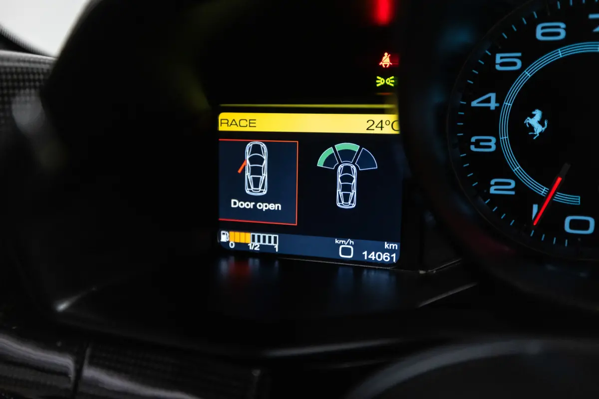 4.5 V8 BTW auto, Rosso Corsa, Carbon, Origineel Duits (€ 206.570,25 Ex B.T.W) DEALER AUTO Dealer auto