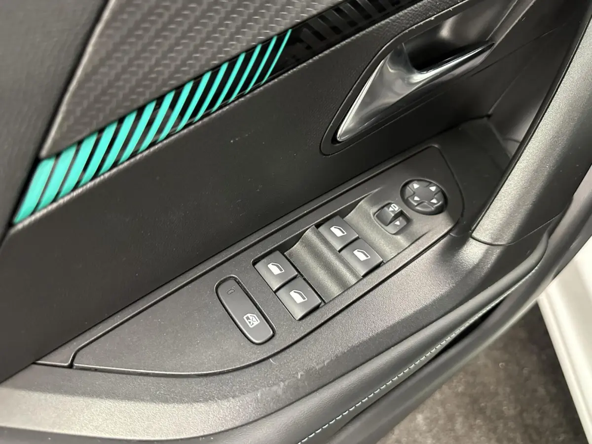 1.2 PureTech Allure Pack AUTOMAAT CAMERA ECC CRUISE LM NAVI CARPLAY.