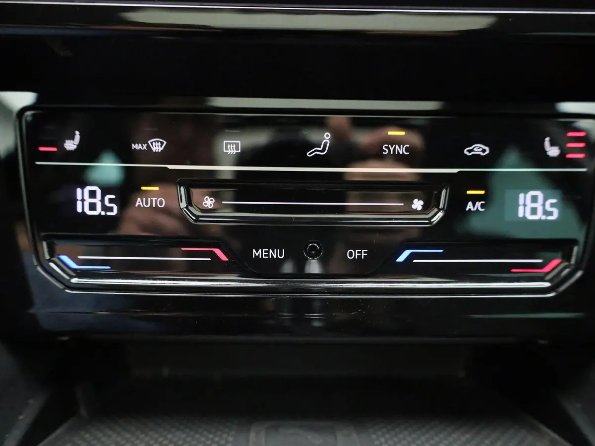 1.4 TSI DSG GTE Business | PANORAMADAK | TREKHAAK | STOELVERWARMING | LEDER | CLIMATE CONTROL | CAMERA | ADAPTIEF CRUISECONTROL |