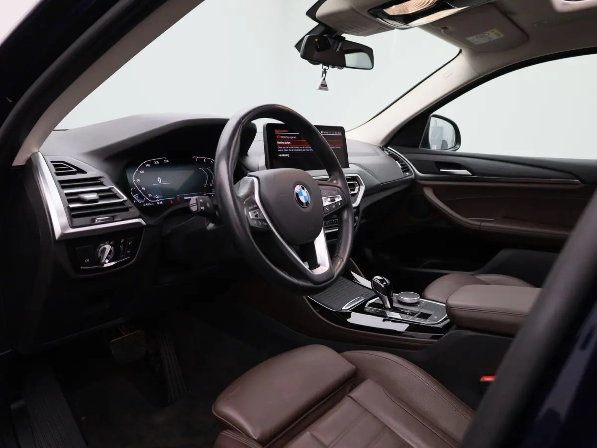xDrive20i High Executive | TREKHAAK | LEER | PANORAMADAK | 360 CAMERA | STOELVERWARMING | NAVIGATIE