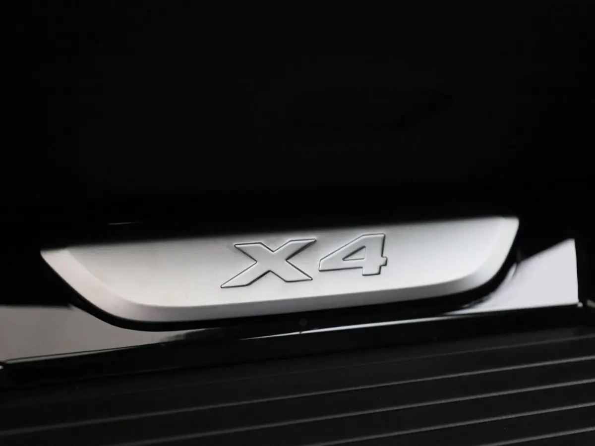 xDrive20i High Executive | TREKHAAK | LEER | PANORAMADAK | 360 CAMERA | STOELVERWARMING | NAVIGATIE