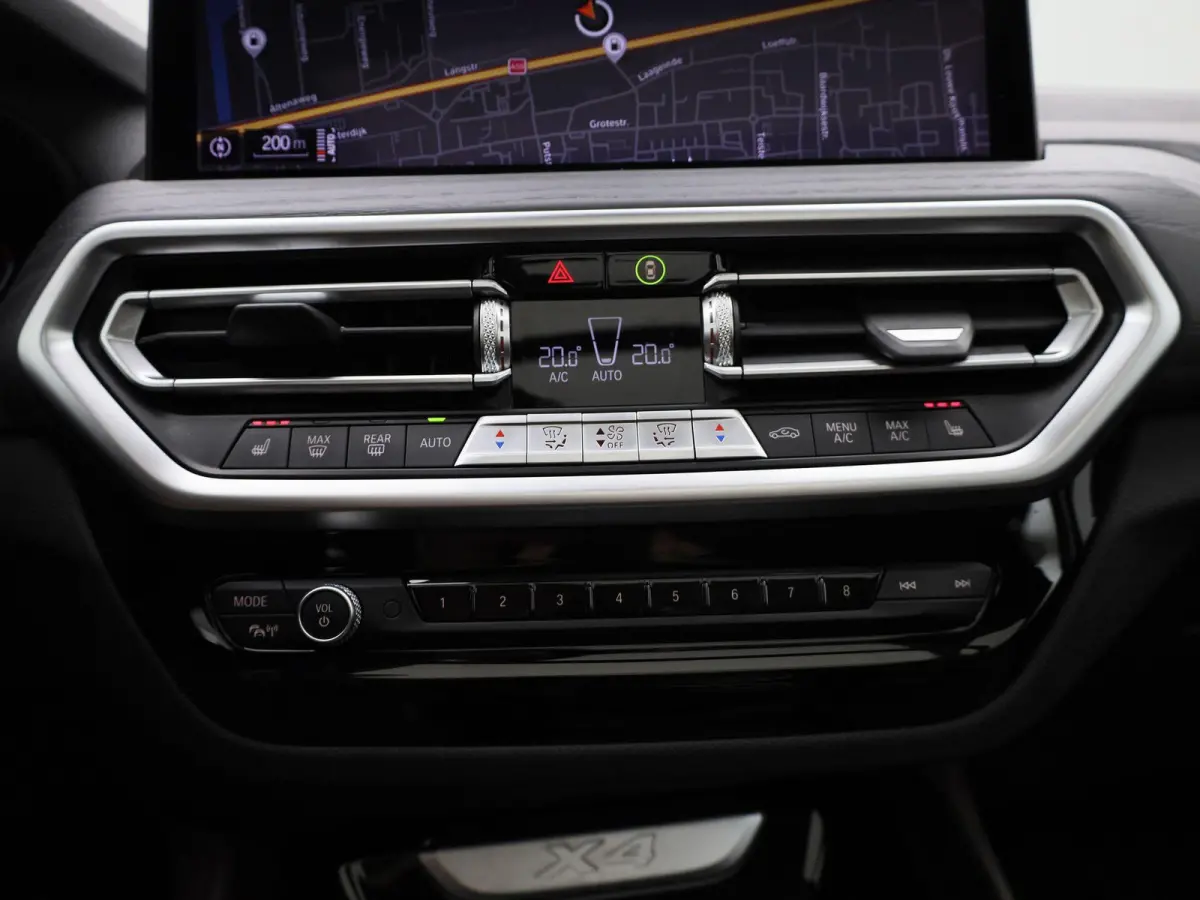 xDrive20i High Executive | TREKHAAK | LEER | PANORAMADAK | 360 CAMERA | STOELVERWARMING | NAVIGATIE