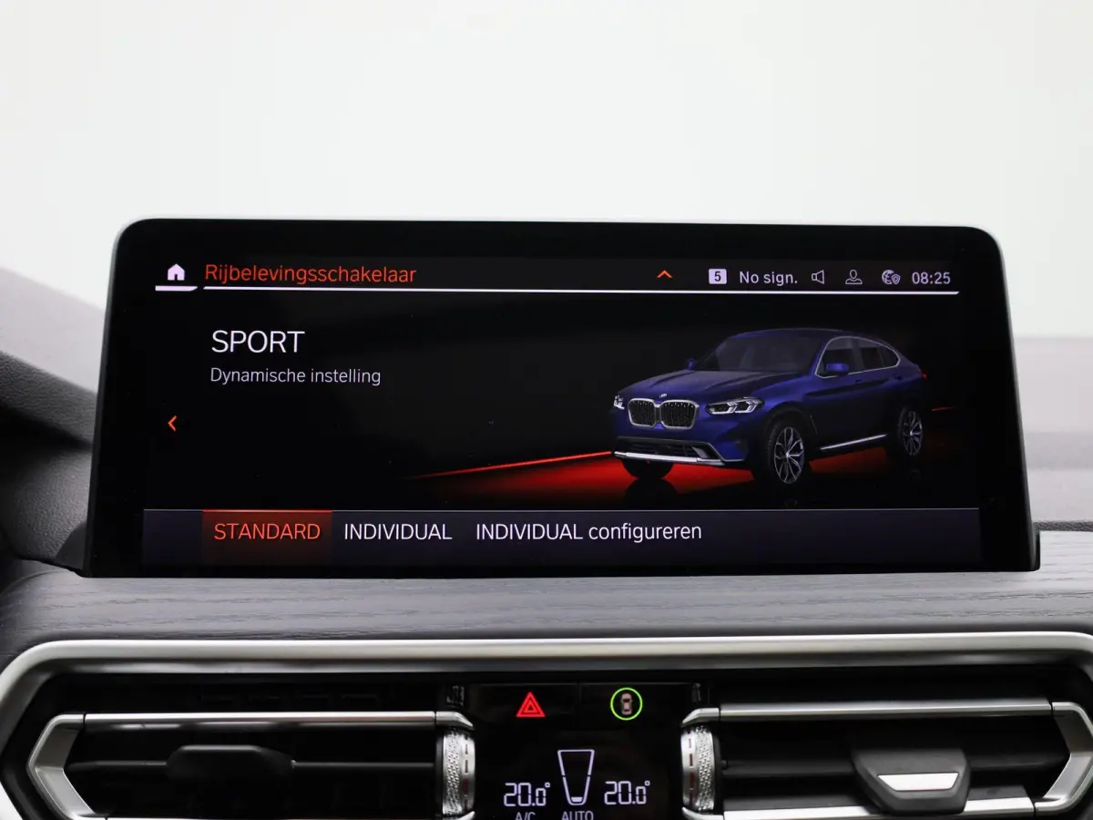 xDrive20i High Executive | TREKHAAK | LEER | PANORAMADAK | 360 CAMERA | STOELVERWARMING | NAVIGATIE