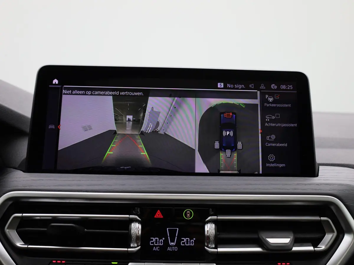 xDrive20i High Executive | TREKHAAK | LEER | PANORAMADAK | 360 CAMERA | STOELVERWARMING | NAVIGATIE