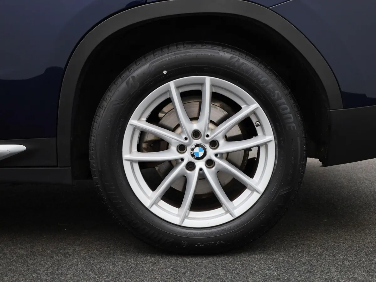 xDrive20i High Executive | TREKHAAK | LEER | PANORAMADAK | 360 CAMERA | STOELVERWARMING | NAVIGATIE