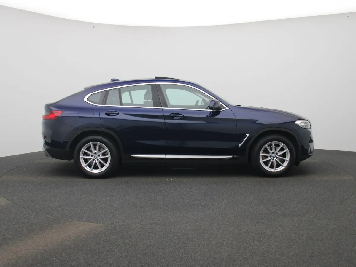 xDrive20i High Executive | TREKHAAK | LEER | PANORAMADAK | 360 CAMERA | STOELVERWARMING | NAVIGATIE