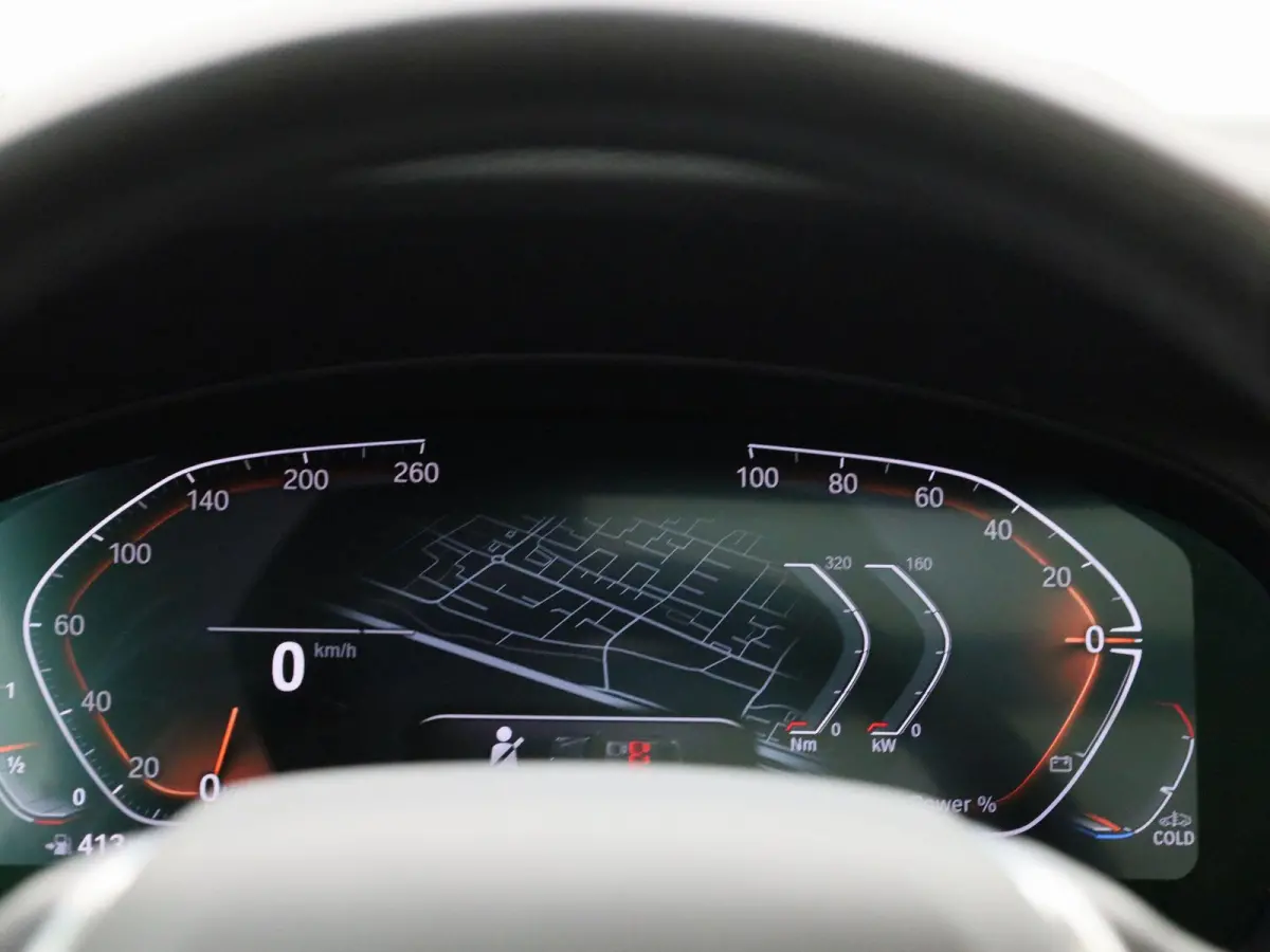 xDrive20i High Executive | TREKHAAK | LEER | PANORAMADAK | 360 CAMERA | STOELVERWARMING | NAVIGATIE