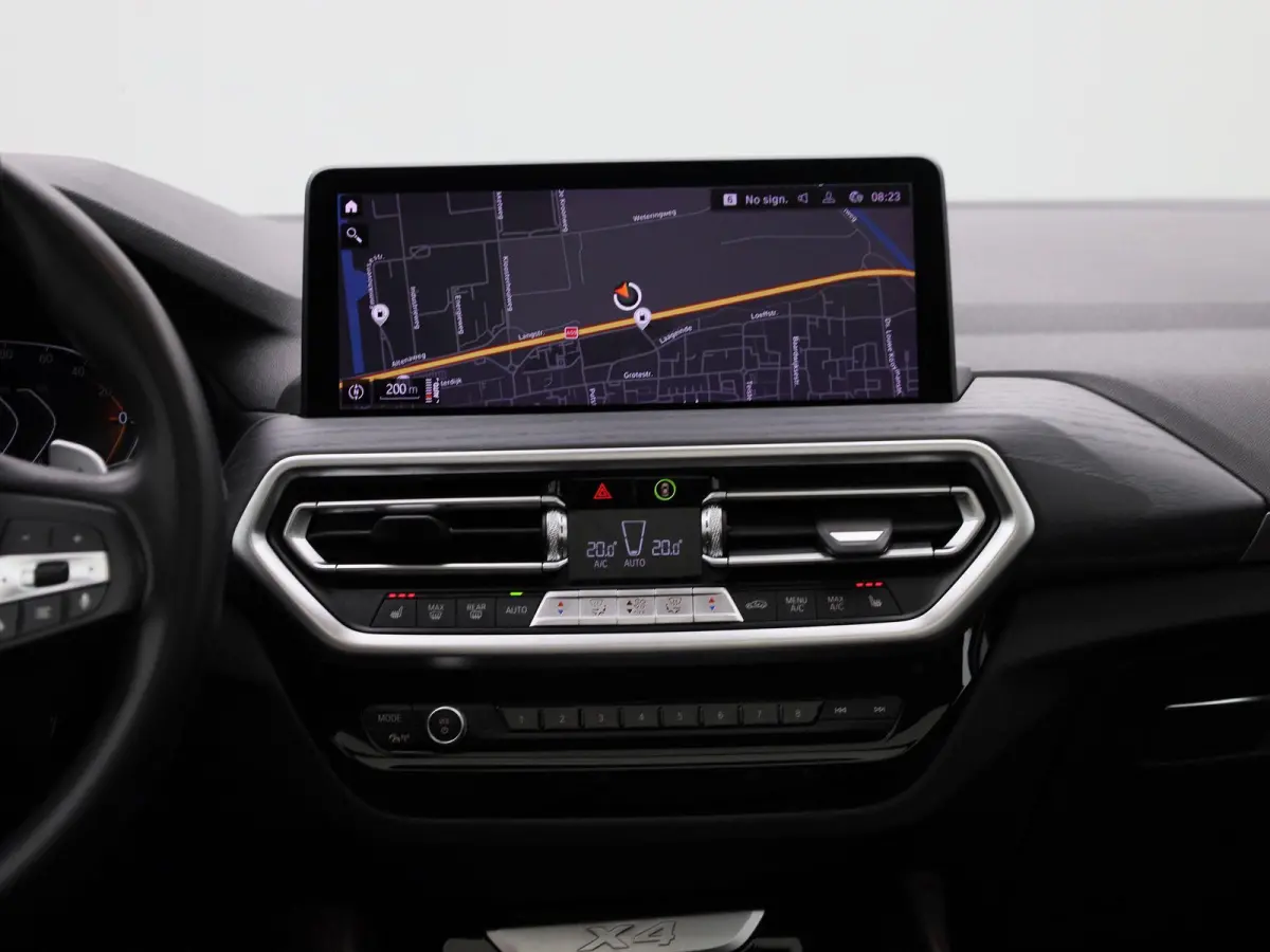 xDrive20i High Executive | TREKHAAK | LEER | PANORAMADAK | 360 CAMERA | STOELVERWARMING | NAVIGATIE