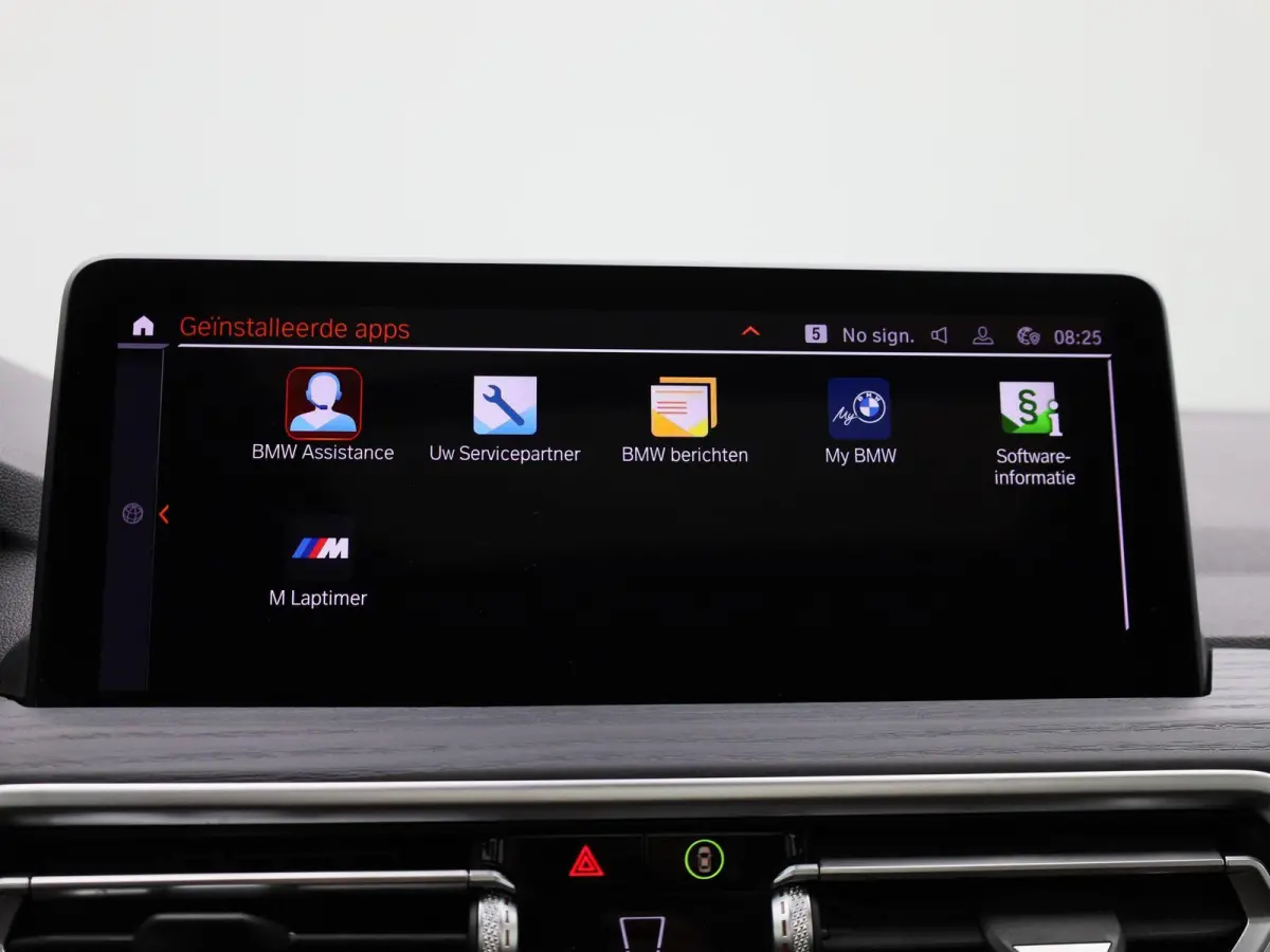 xDrive20i High Executive | TREKHAAK | LEER | PANORAMADAK | 360 CAMERA | STOELVERWARMING | NAVIGATIE