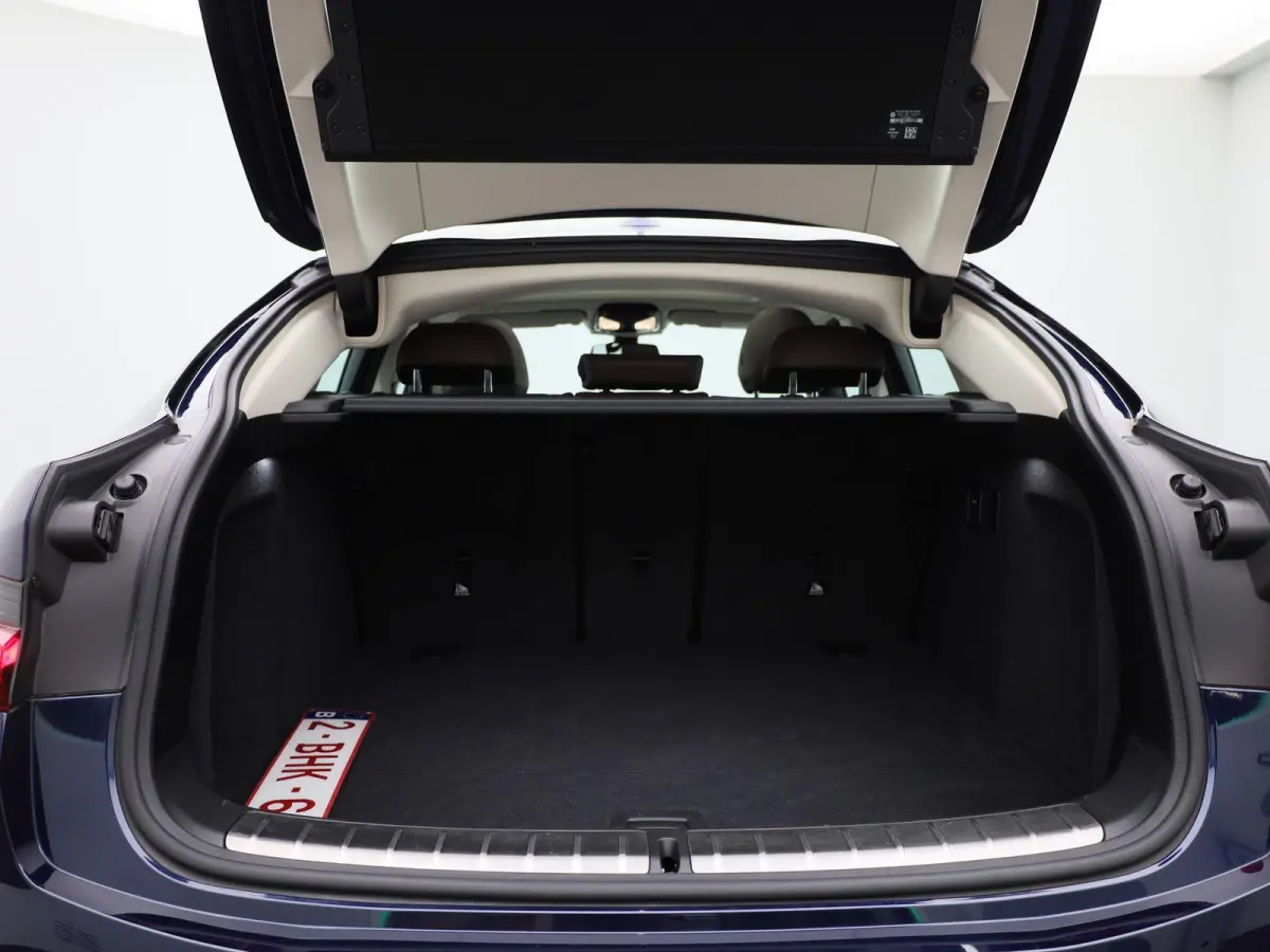 xDrive20i High Executive | TREKHAAK | LEER | PANORAMADAK | 360 CAMERA | STOELVERWARMING | NAVIGATIE