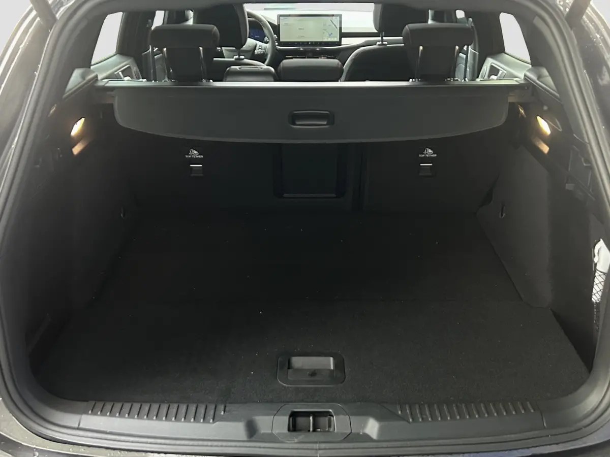 1.0 Hybrid ST Line X | Pano | Adap. Cruise | B&O Audio | BLIS | 18 inch