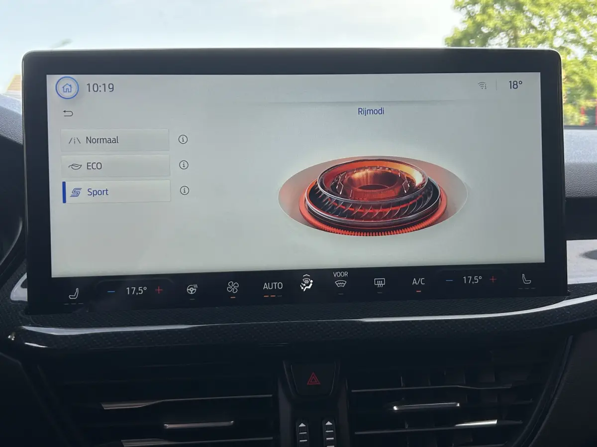 1.0 Hybrid ST Line X | Pano | Adap. Cruise | B&O Audio | BLIS | 18 inch