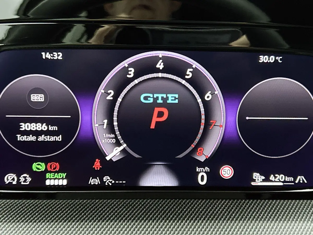 1.5 eHybrid GTE 272 PK| Origineel Nederlands | 1e Eigenaar | Navigatie | Achteruitrijcamera | Stoelverwarming | Stuurwielverwarming | Black Style