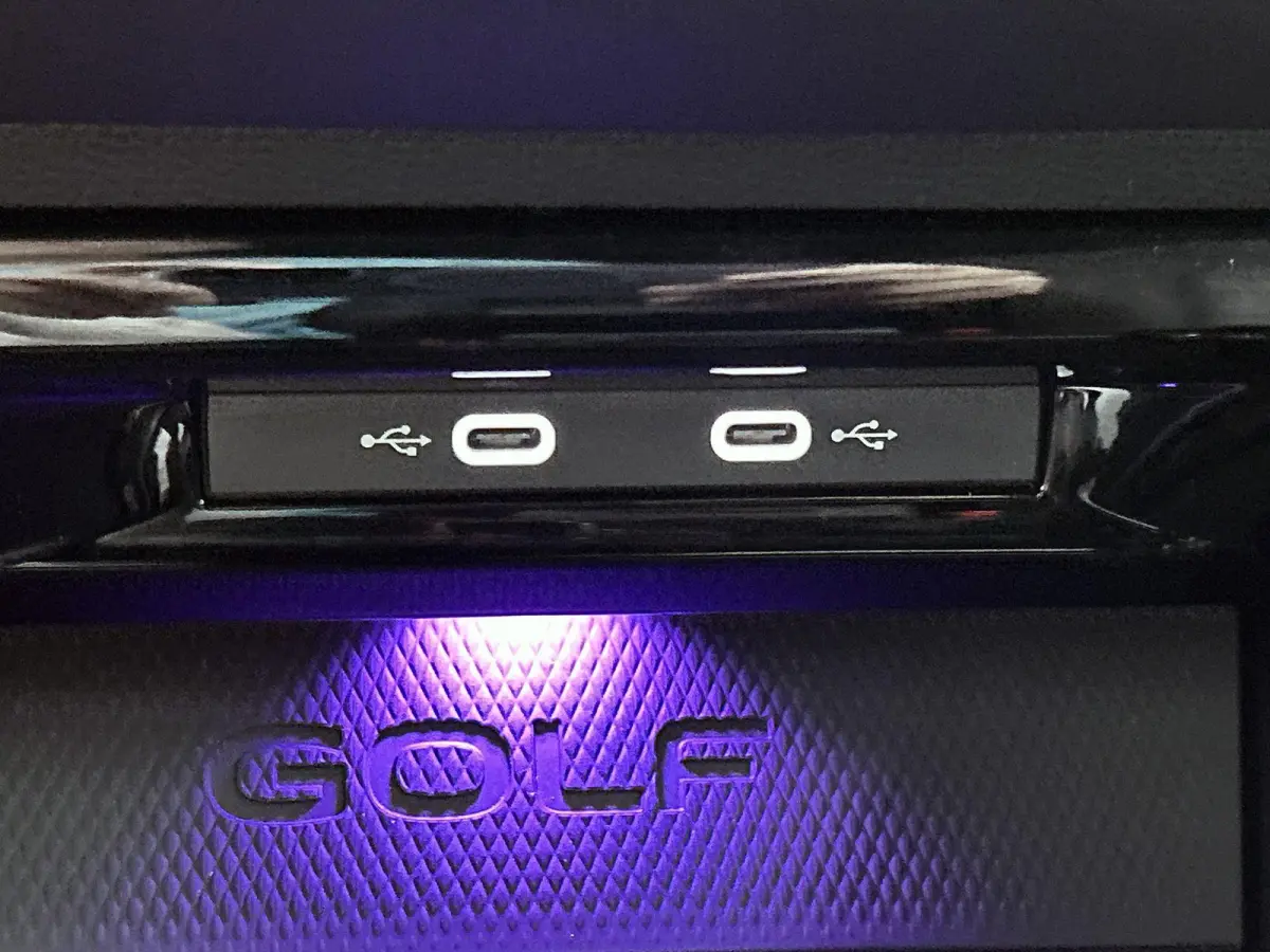 1.5 eHybrid GTE 272 PK| Origineel Nederlands | 1e Eigenaar | Navigatie | Achteruitrijcamera | Stoelverwarming | Stuurwielverwarming | Black Style