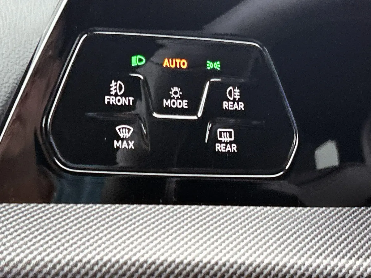 1.5 eHybrid GTE 272 PK| Origineel Nederlands | 1e Eigenaar | Navigatie | Achteruitrijcamera | Stoelverwarming | Stuurwielverwarming | Black Style
