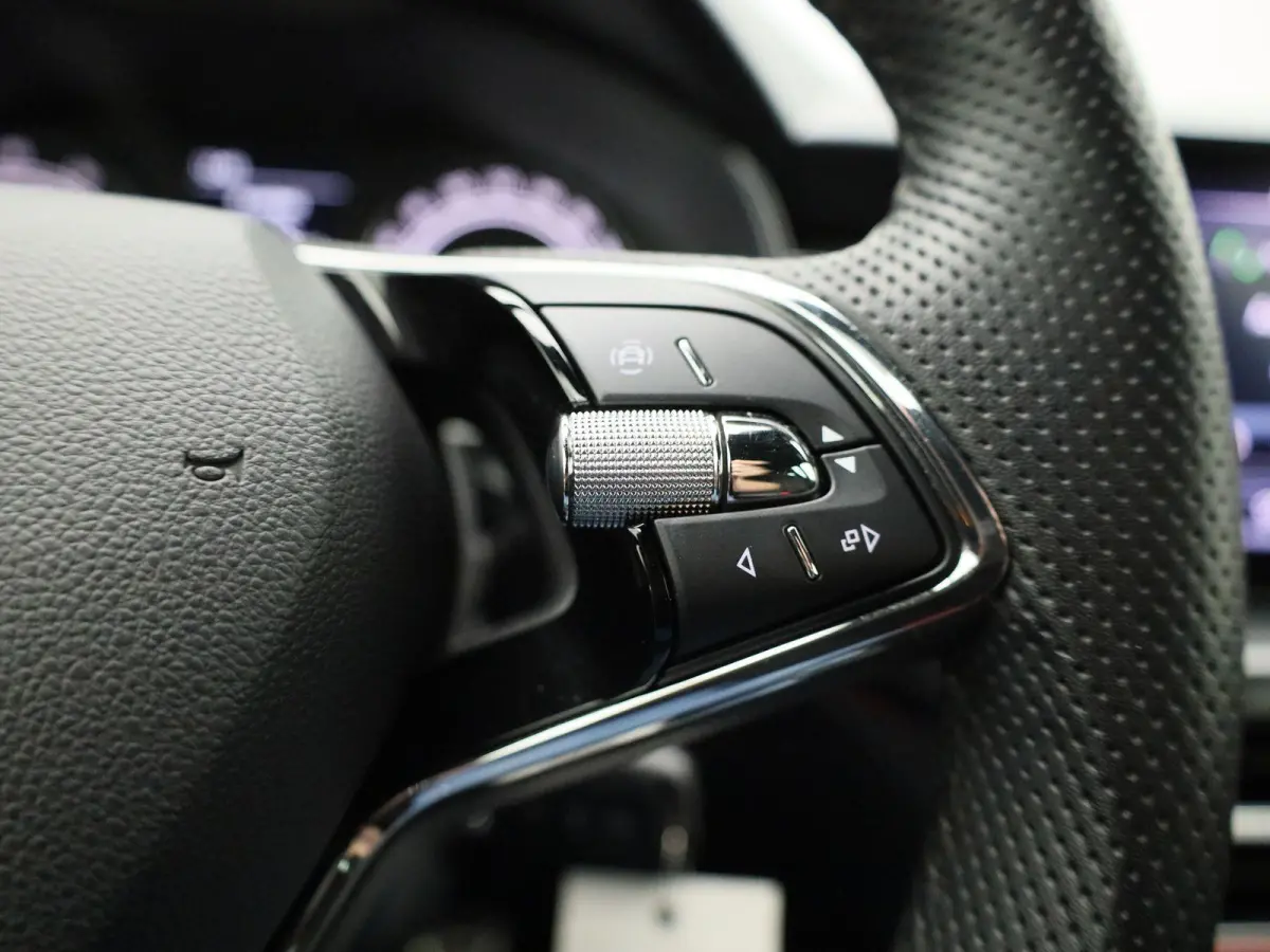 1.0 TSI Sport Business | CLIMATE CONTROL | CRUISE CONTROL | PARKEERSENSOREN | LMV |