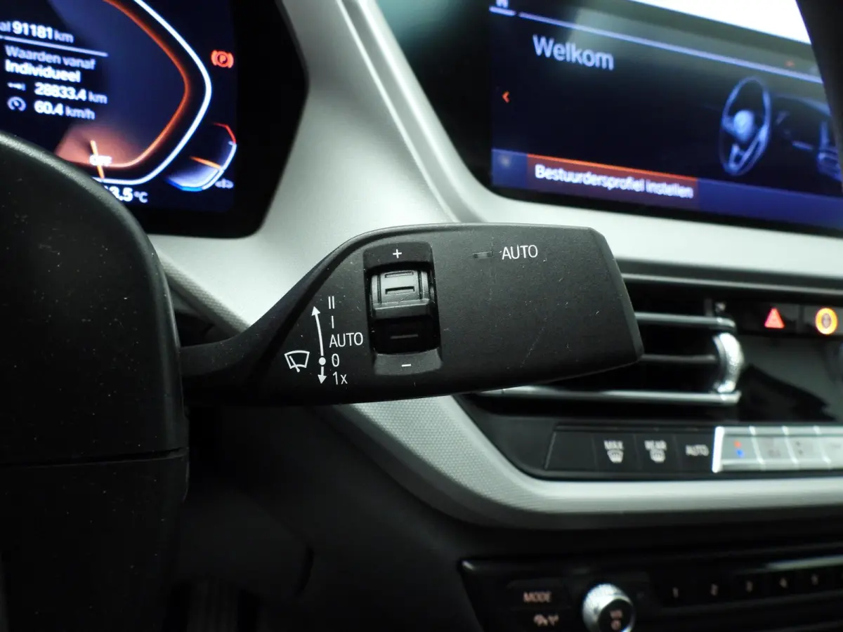 220i | LED | Navigatie | Sportstoelen | Clima | PDC | DAB | Alu 17 inch