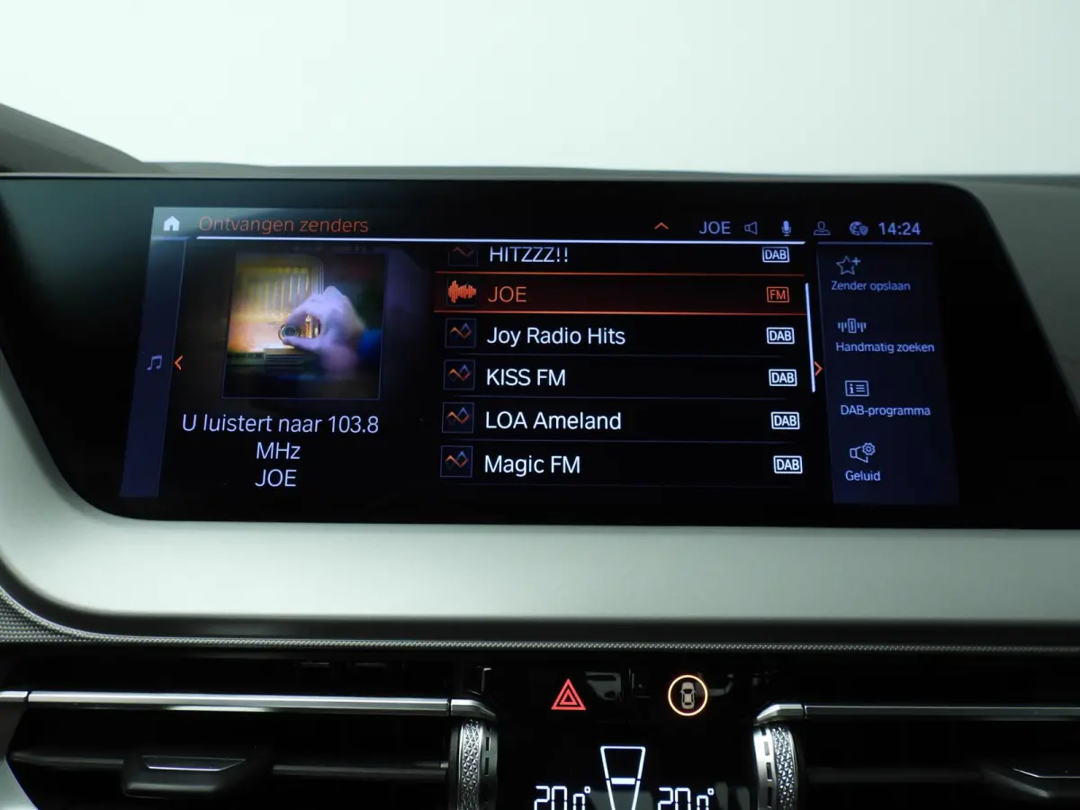 220i | LED | Navigatie | Sportstoelen | Clima | PDC | DAB | Alu 17 inch
