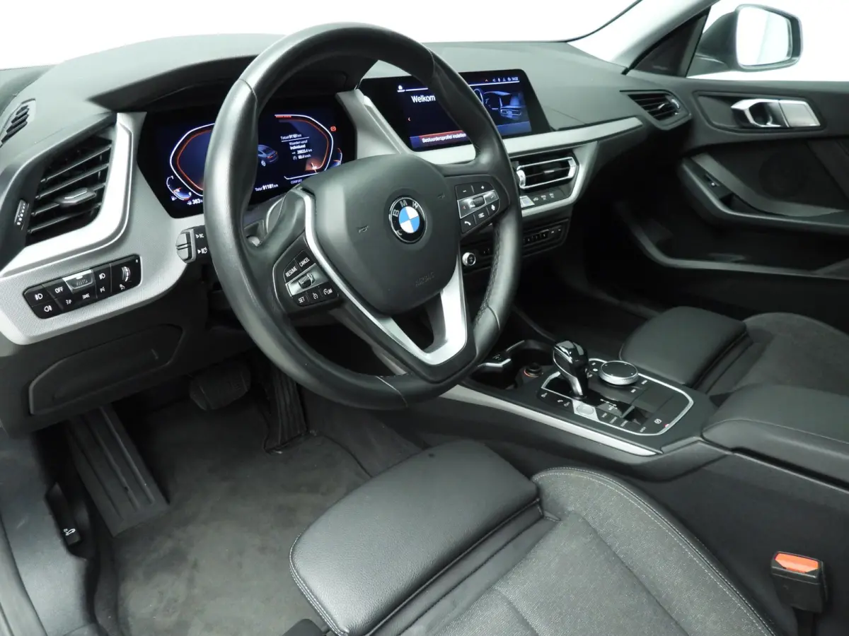 220i | LED | Navigatie | Sportstoelen | Clima | PDC | DAB | Alu 17 inch