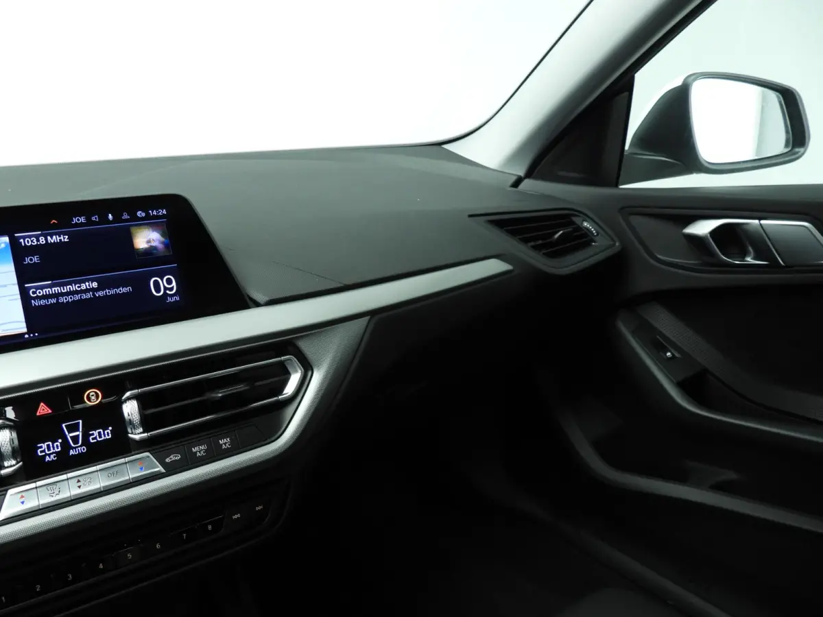220i | LED | Navigatie | Sportstoelen | Clima | PDC | DAB | Alu 17 inch