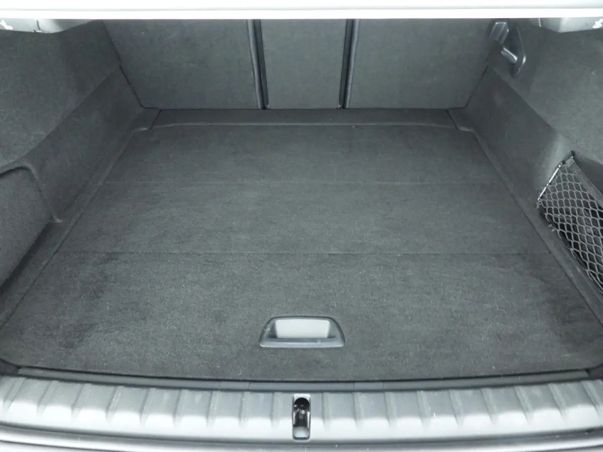 220i | LED | Navigatie | Sportstoelen | Clima | PDC | DAB | Alu 17 inch