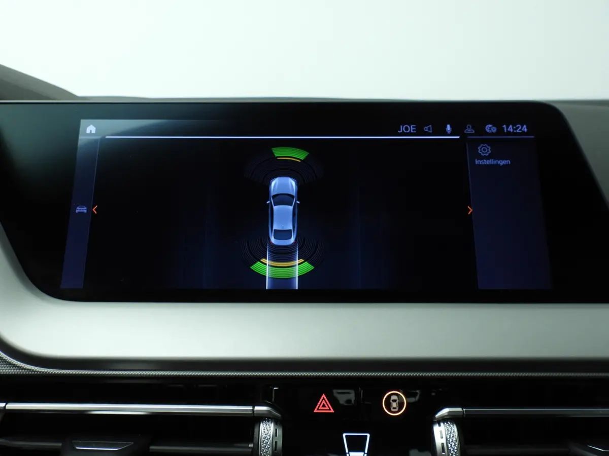 220i | LED | Navigatie | Sportstoelen | Clima | PDC | DAB | Alu 17 inch