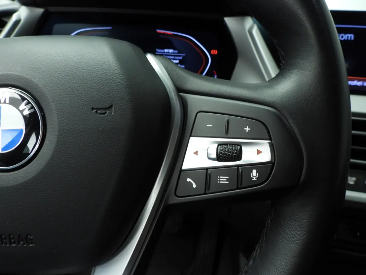 220i | LED | Navigatie | Sportstoelen | Clima | PDC | DAB | Alu 17 inch