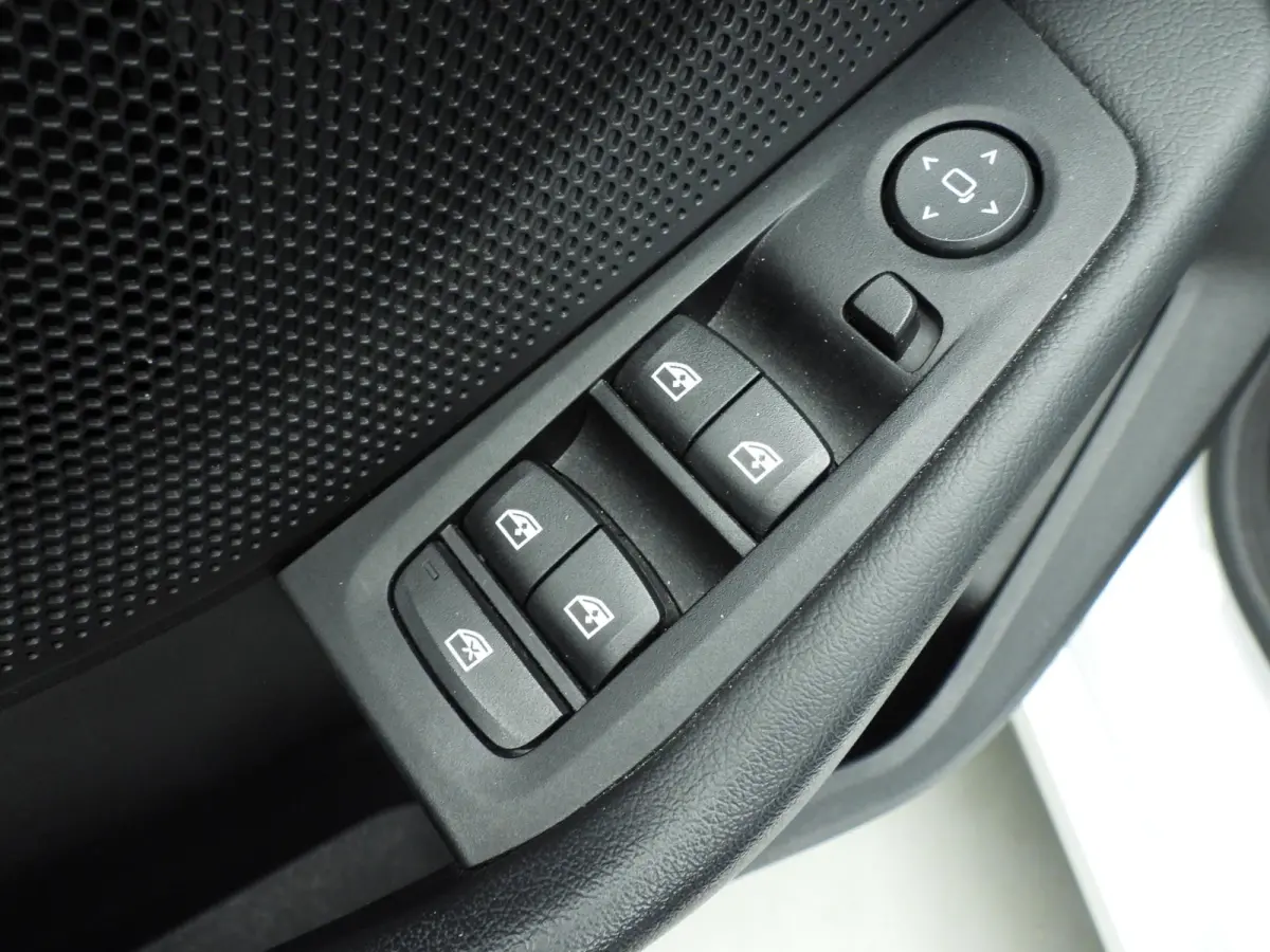 220i | LED | Navigatie | Sportstoelen | Clima | PDC | DAB | Alu 17 inch