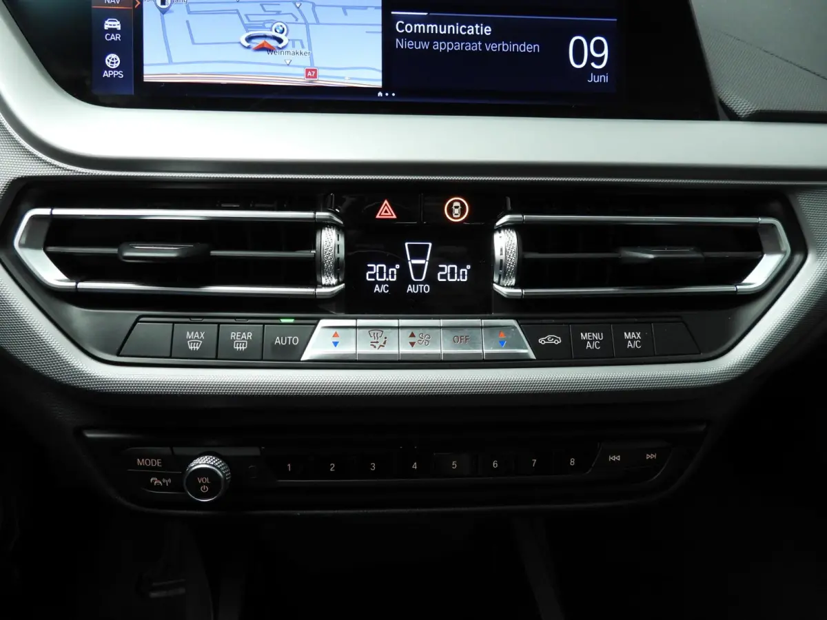 220i | LED | Navigatie | Sportstoelen | Clima | PDC | DAB | Alu 17 inch