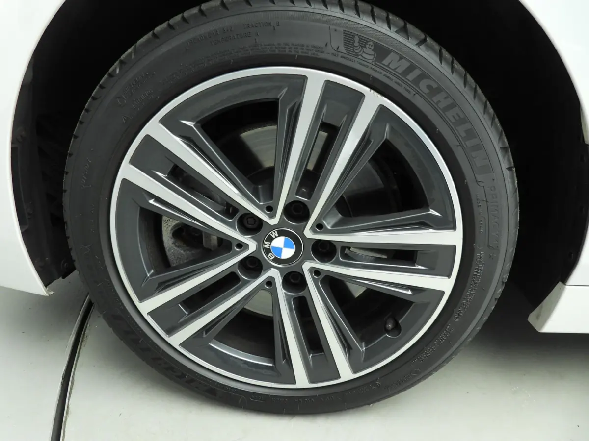 220i | LED | Navigatie | Sportstoelen | Clima | PDC | DAB | Alu 17 inch