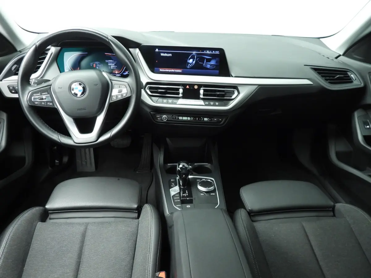 220i | LED | Navigatie | Sportstoelen | Clima | PDC | DAB | Alu 17 inch