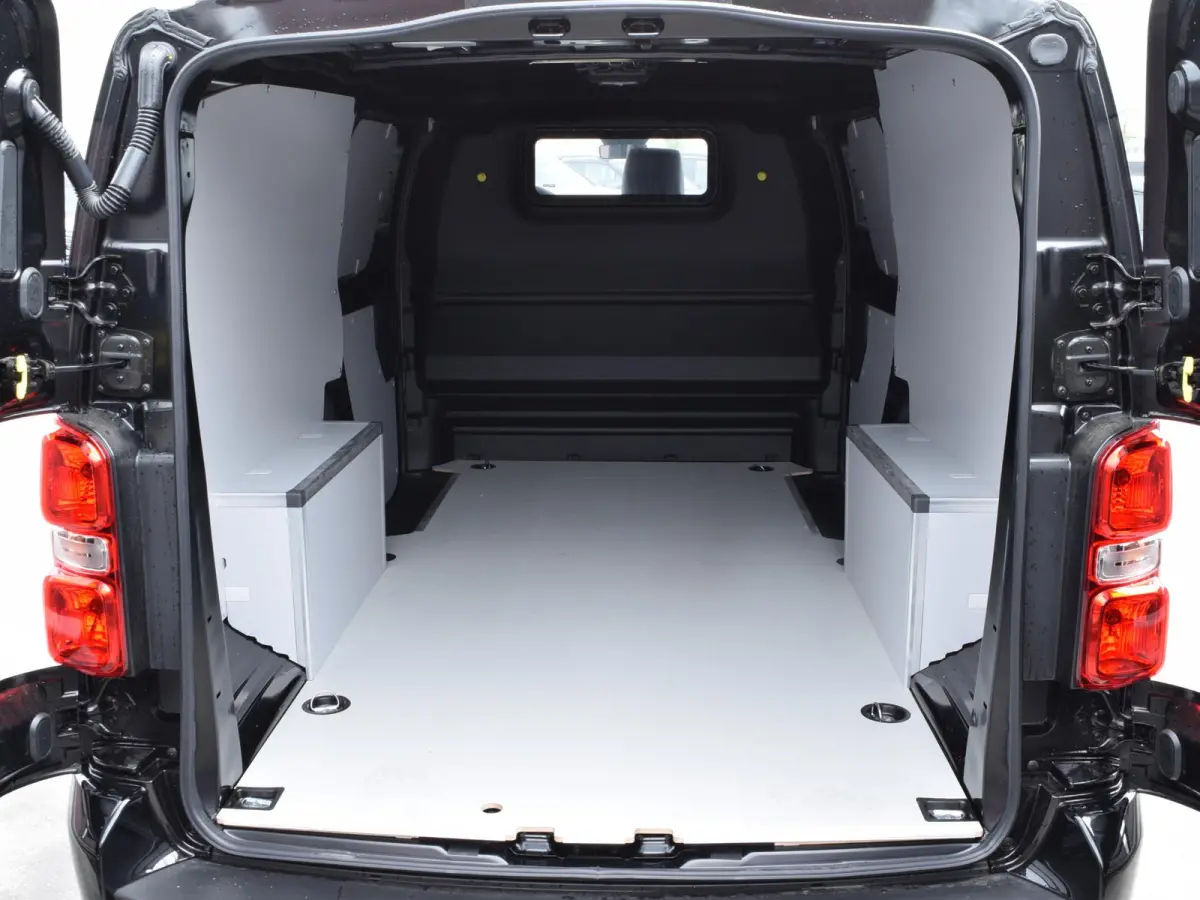 L3 75 kWh | STX Sport | Mooiste bus van NL (!) | Lederen bekleding | Spoilerpakket | 18 inch Lichtmetalen velgen | City NAV pakket | Comfort pakket | Winterpakket | 2x schuifdeur | laadruimt