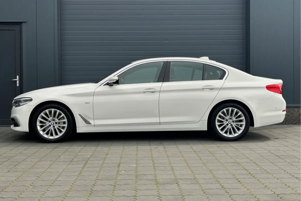 530i High Executive Luxury Line NAPPA LEER 18" NL-auto!