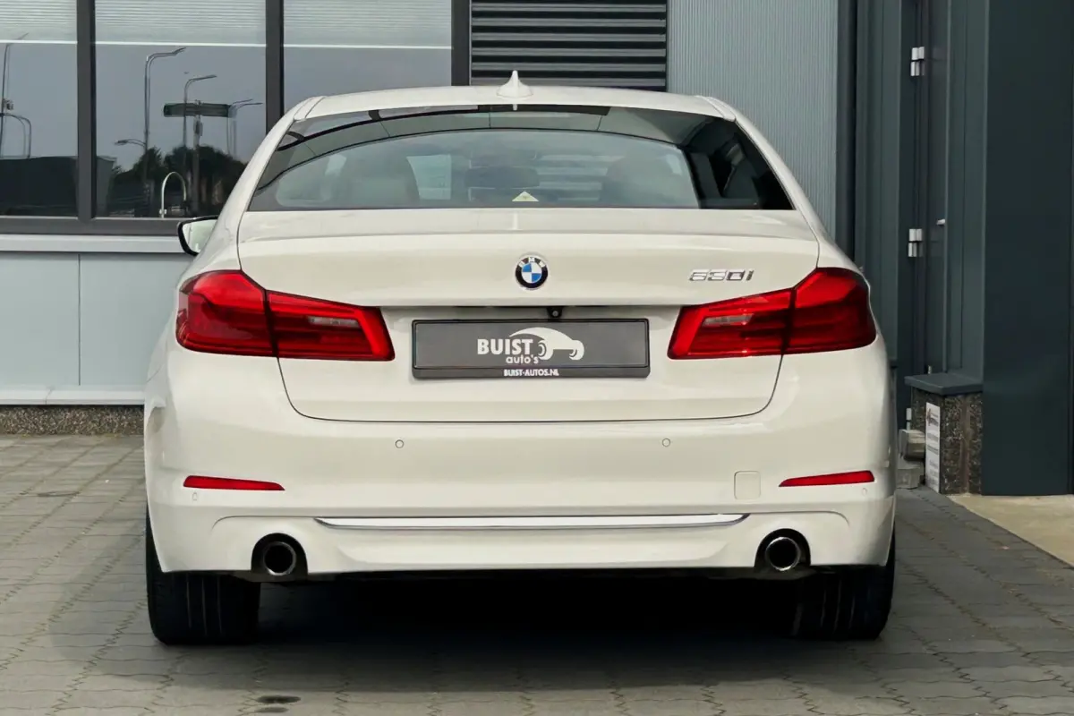 530i High Executive Luxury Line NAPPA LEER 18" NL-auto!