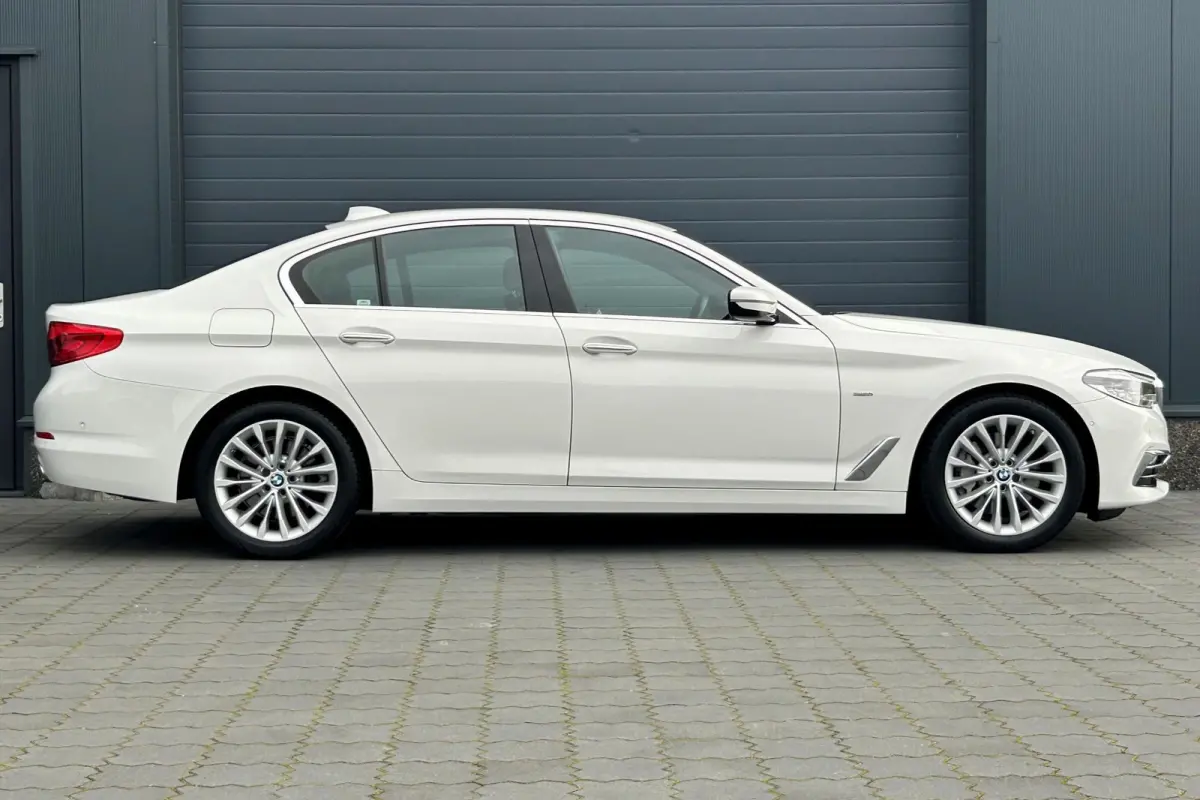 530i High Executive Luxury Line NAPPA LEER 18" NL-auto!