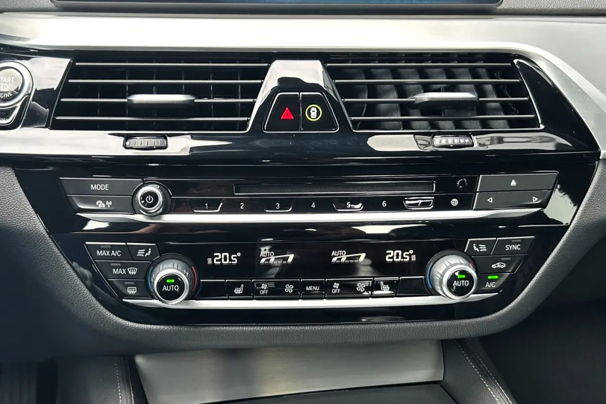 530i High Executive Luxury Line NAPPA LEER 18" NL-auto!