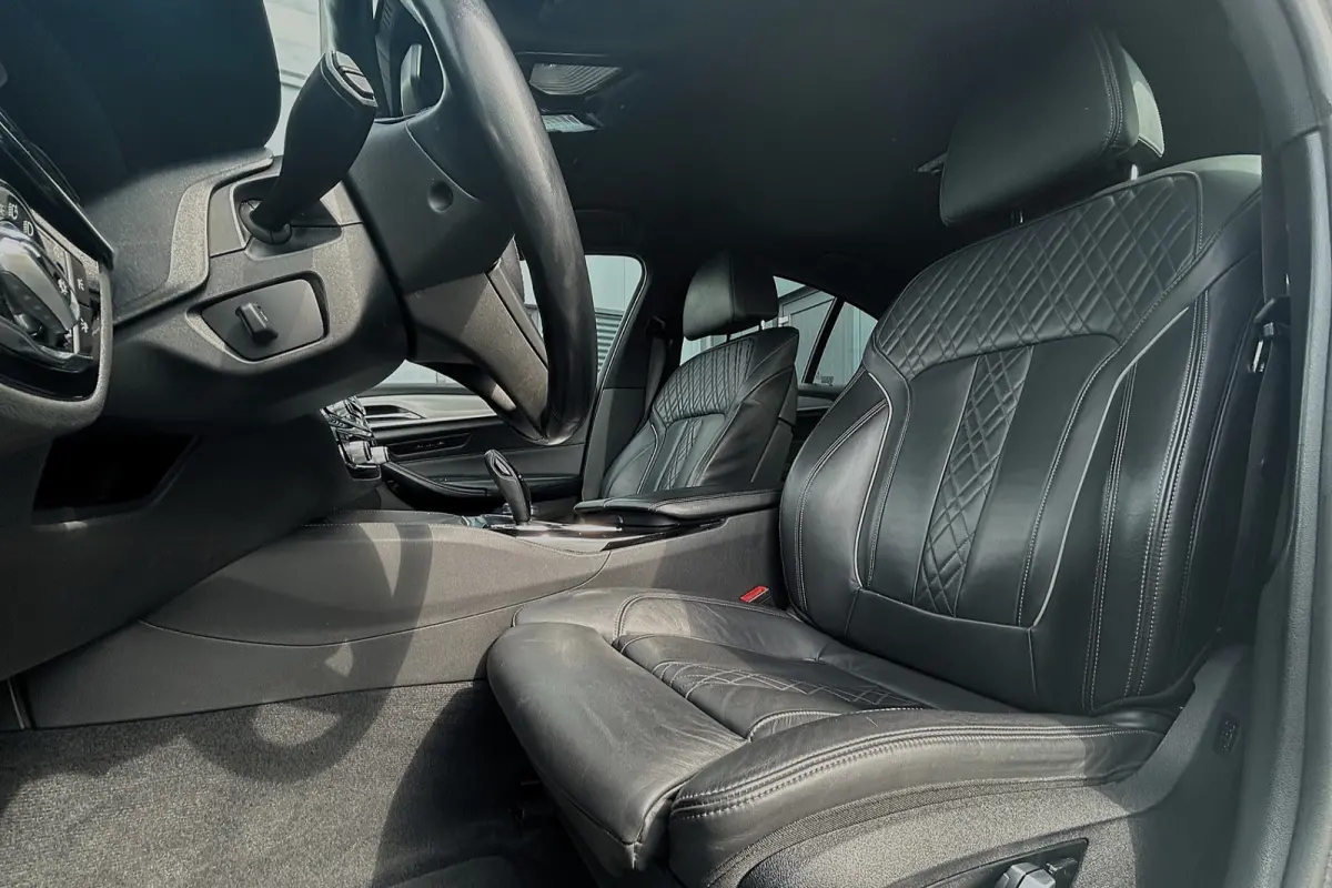 530i High Executive Luxury Line NAPPA LEER 18" NL-auto!