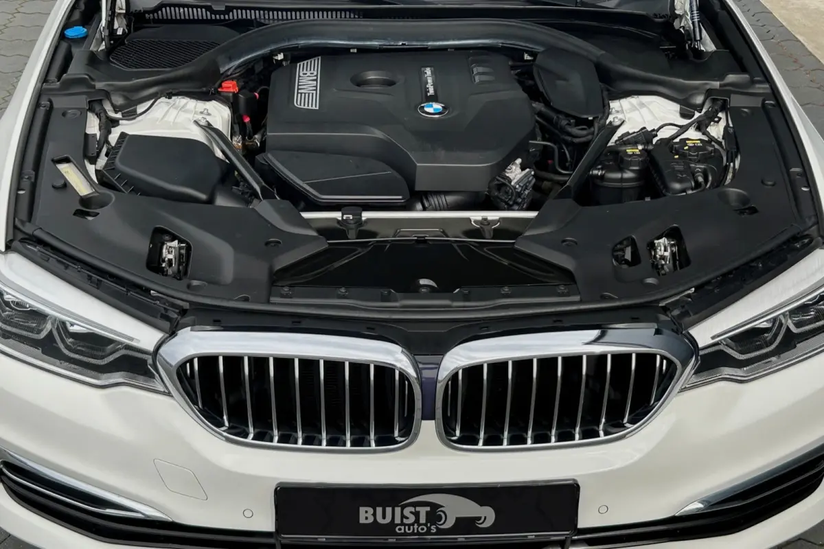 530i High Executive Luxury Line NAPPA LEER 18" NL-auto!