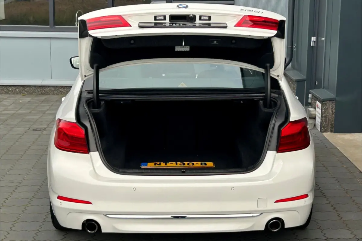 530i High Executive Luxury Line NAPPA LEER 18" NL-auto!