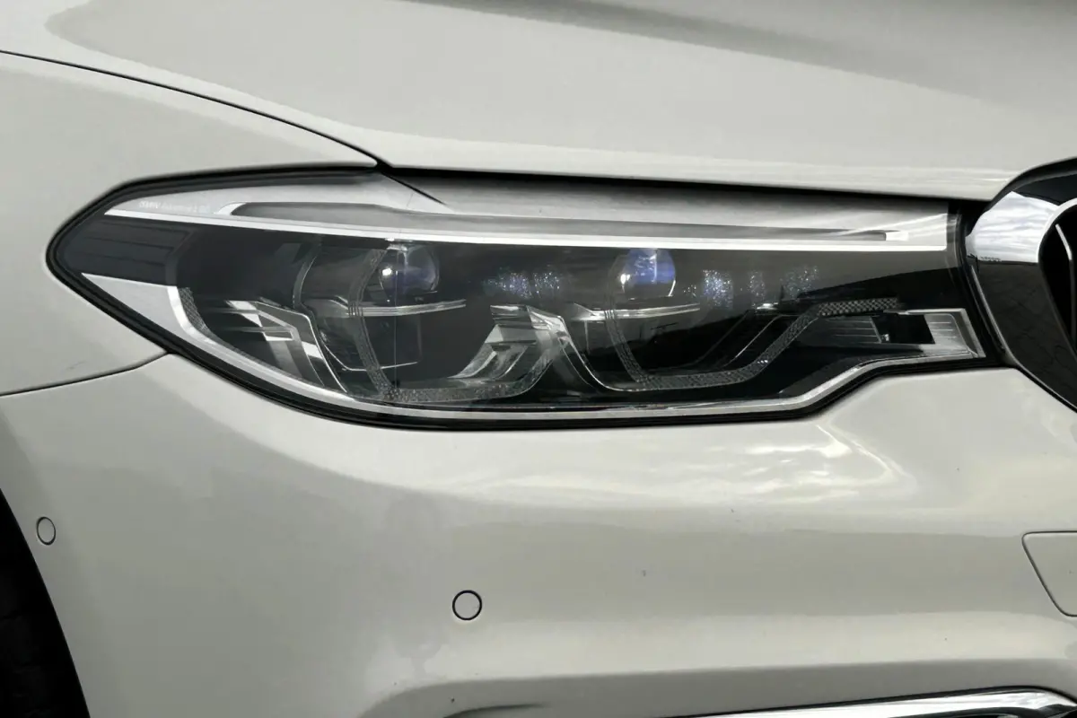 530i High Executive Luxury Line NAPPA LEER 18" NL-auto!