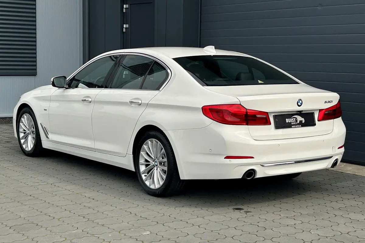530i High Executive Luxury Line NAPPA LEER 18" NL-auto!
